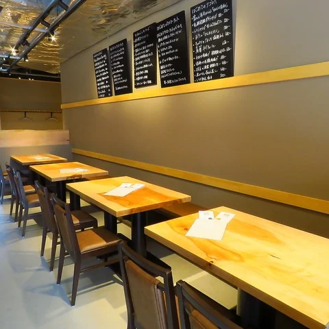 ワイマーケットのクラフト食堂 ナゴロバ_店内写真