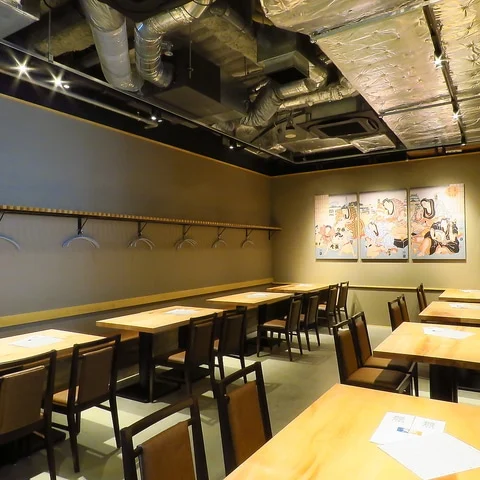 ワイマーケットのクラフト食堂 ナゴロバ_店内写真